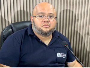 Simental apontou falhas no remanejamento da feira municipal e também pediu solução para os feirantes