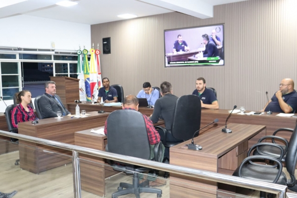 Secretários e representante da empresa que presta serviço de limpeza urbana são ouvidos pela comissão parlamentar