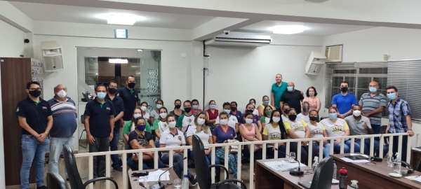Câmara aprova igualdade de carga horária para auxiliares de serviços gerais da educação